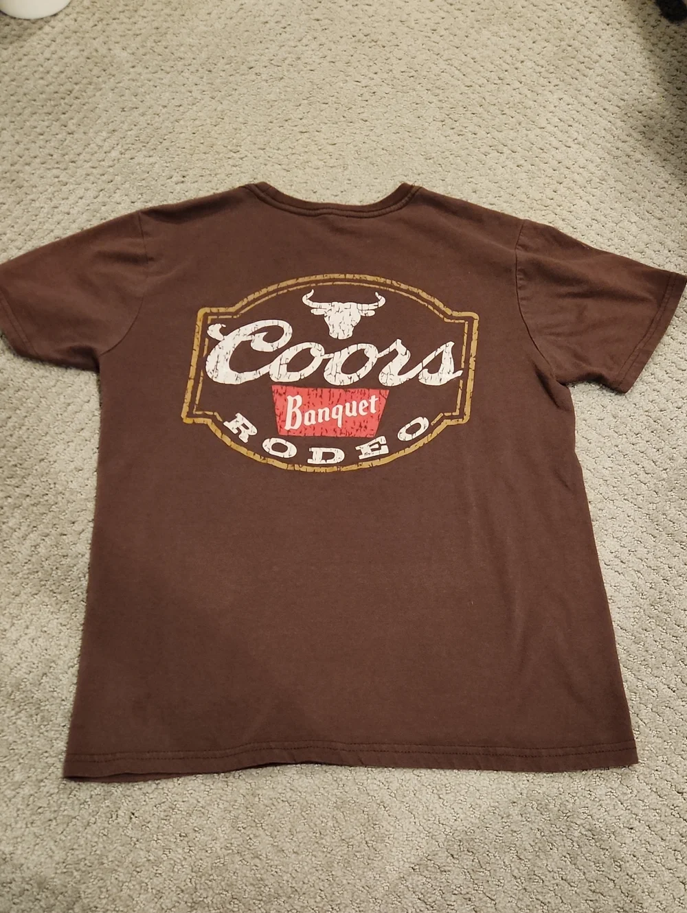 Coors Banquet Rodeo graphic t-shirt distressed yellow oval logo Sz Small